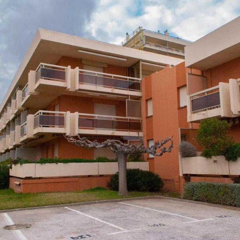 Le Lavandou: studio cabine 4p, proche plage, clim, parking - FR-1-803-81 - Estudio - 3