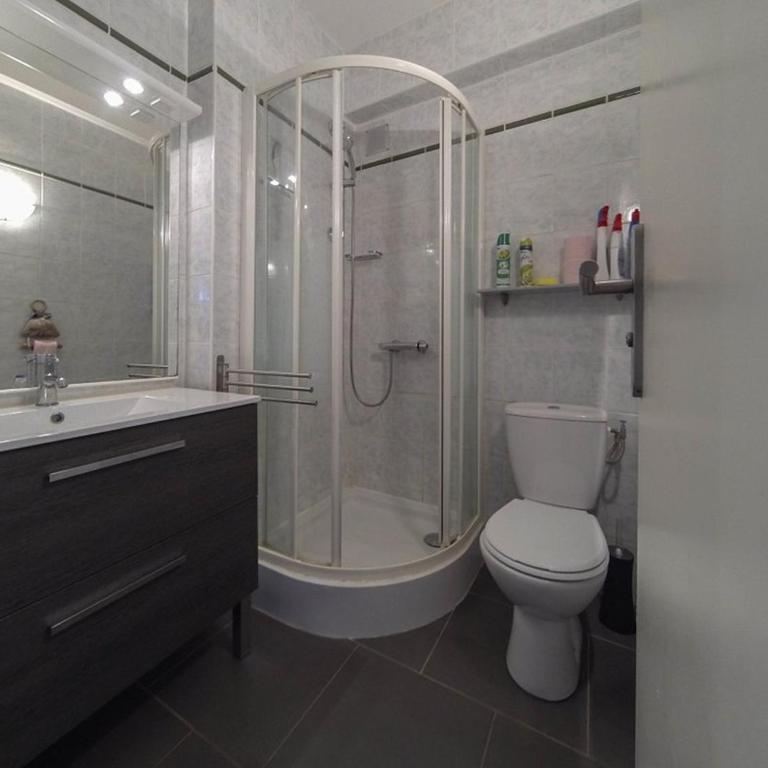 Le Lavandou: Studio cabine 4 pers, plage, parking - FR-1-803-83 - Studio - 5