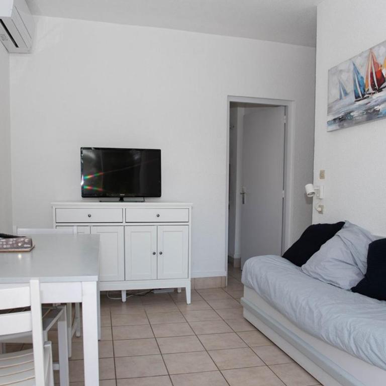 Le Lavandou, T2 + cabine, accès plage, parking et climatisation - FR-1-803-88 - Apartment - 3