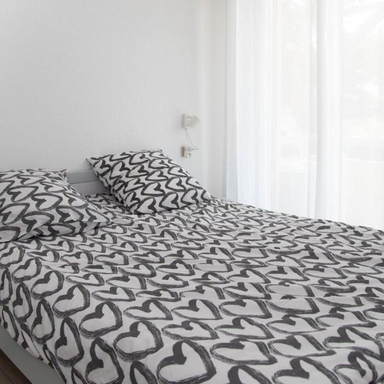 Le Lavandou, T2 + cabine, accès plage, parking et climatisation - FR-1-803-88 - Apartment - 5