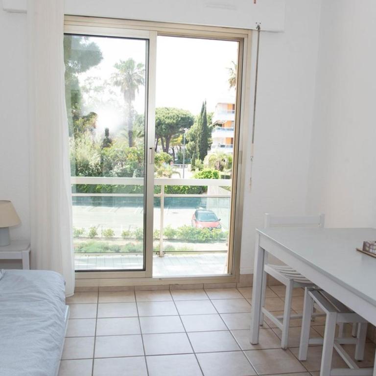 Le Lavandou, T2 + cabine, accès plage, parking et climatisation - FR-1-803-88 - Apartment - 8