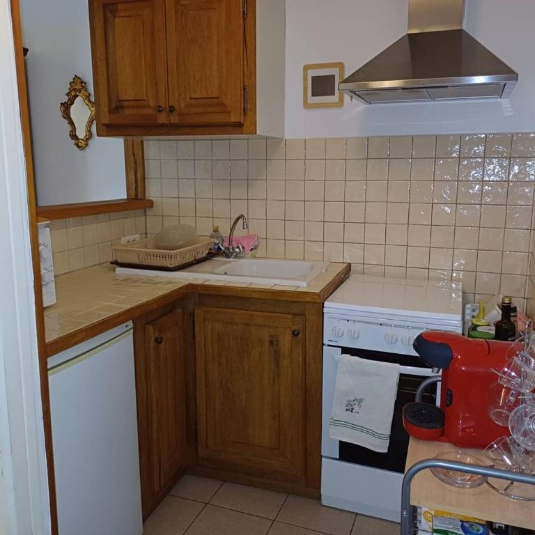Maison de village proche centre-ville, climatisation, 3 pers. - FR-1-571-72 - Maison de Vacances - 4