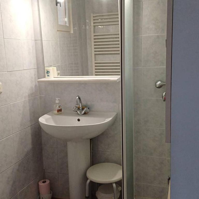 Maison de village proche centre-ville, climatisation, 3 pers. - FR-1-571-72 - Maison de Vacances - 6