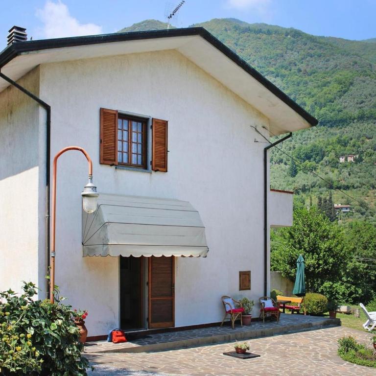 Holiday Home in Camaiore with Mountain Views - Ferienhaus mit 2 Schlafzimmern - 1