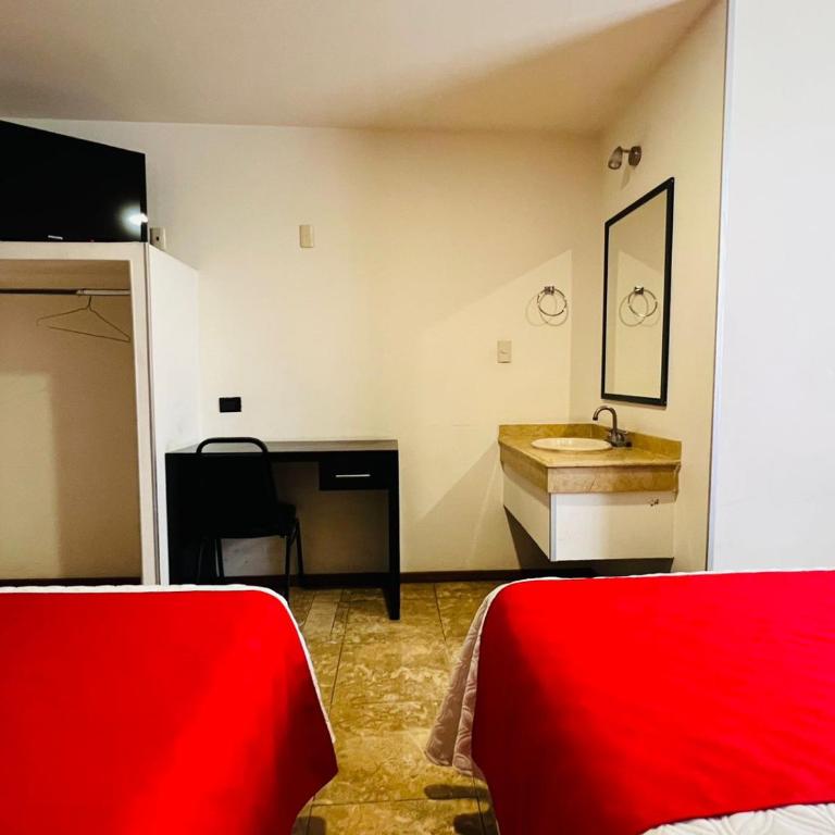 Hotel Arbis - Habitación Doble Estándar con 2 camas dobles - 4