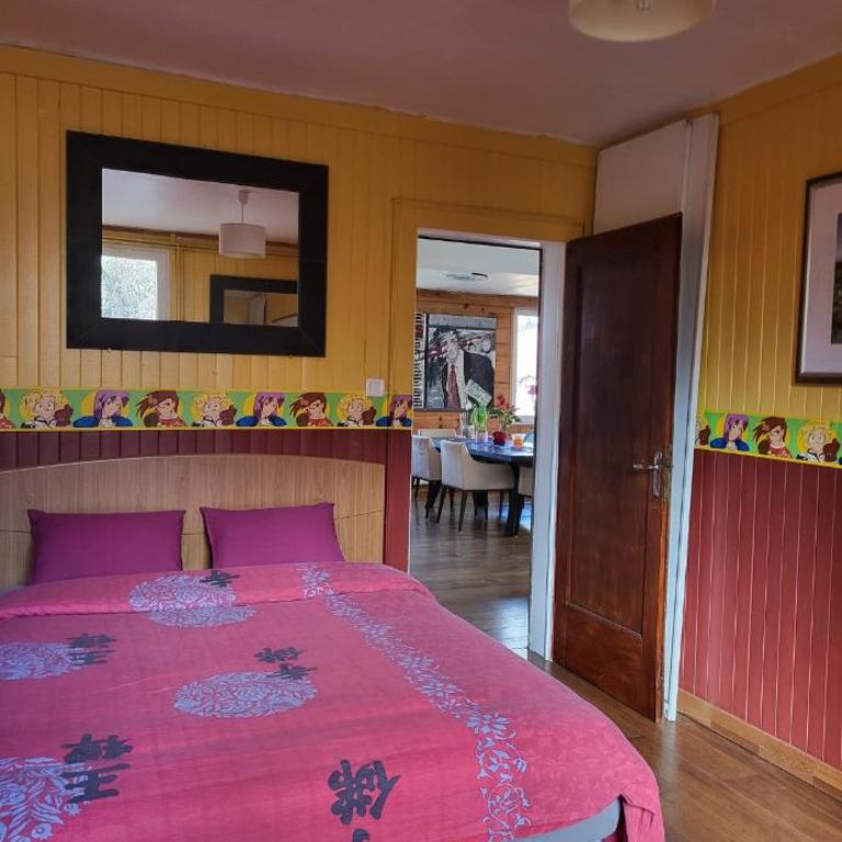 Dans un village savoyard a 1000 m d'altitude bel appartement spacieux de140m2 avec vue magnifique sur la montagne - Appartement avec Vue sur la Montagne - 24