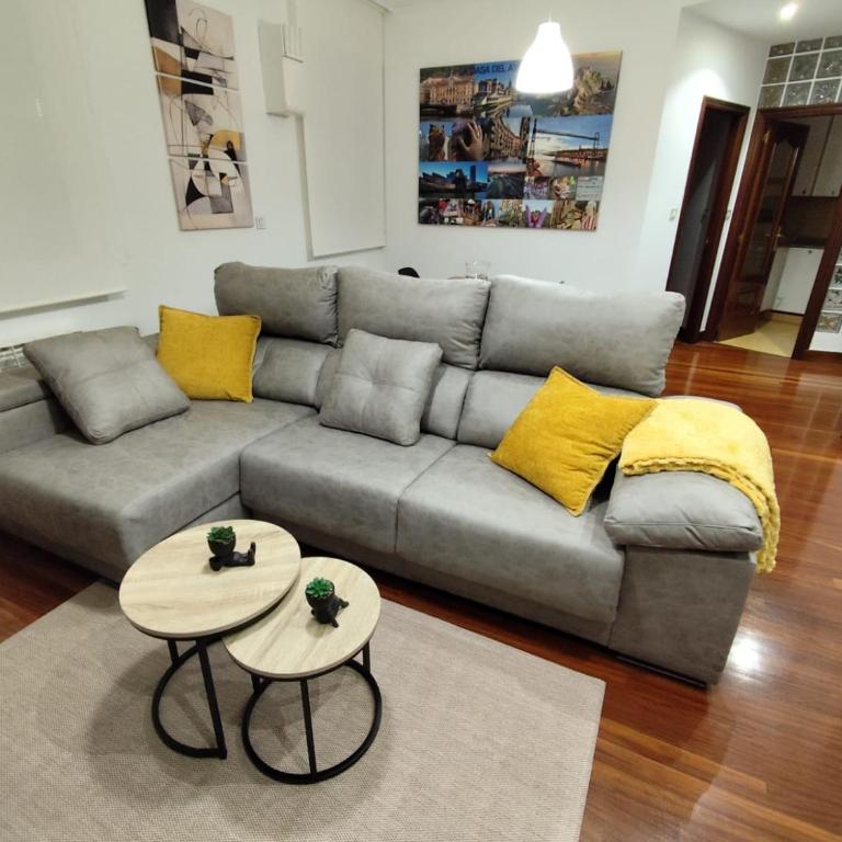 Nuevo, junto al Ayuntamiento y Casco Viejo - Apartamento de 2 dormitorios - 1