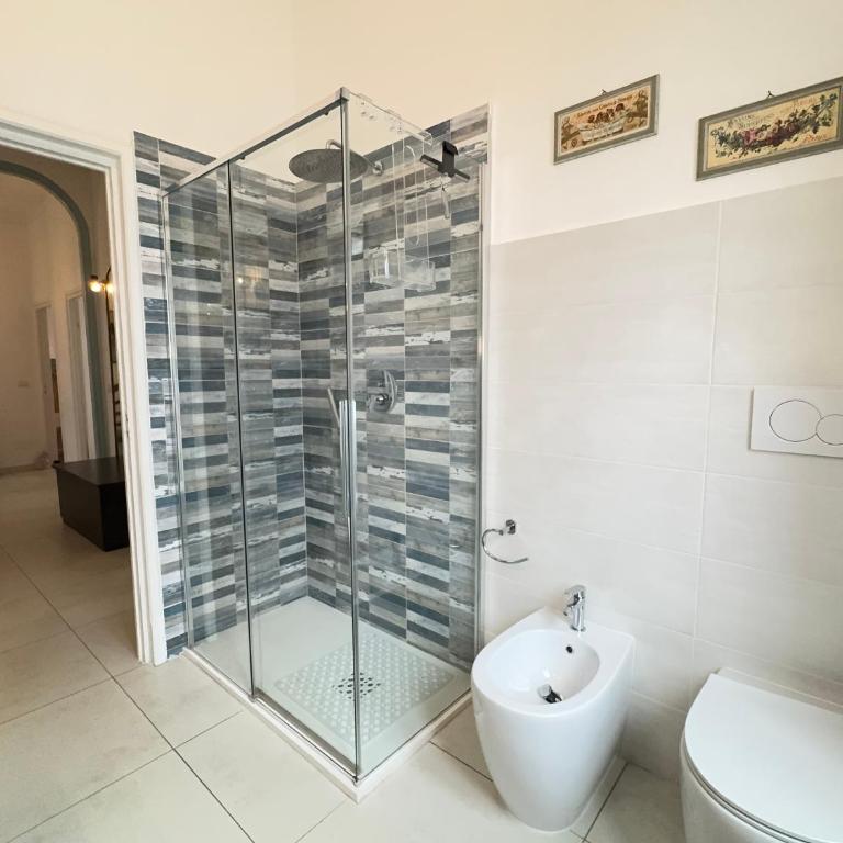1 Min Walk from the Sea, with 2 Bed and 2 Bath - Appartamento con 2 Camere da Letto e Vista Mare - 21