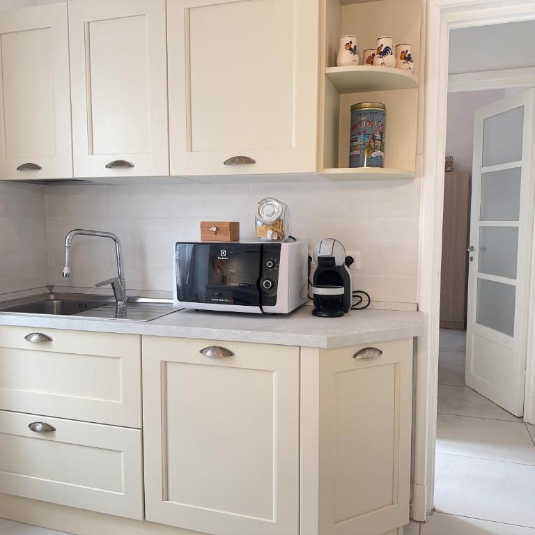 1 Min Walk from the Sea, with 2 Bed and 2 Bath - Appartamento con 2 Camere da Letto e Vista Mare - 25
