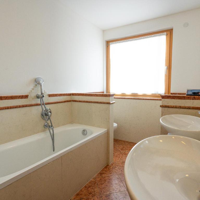 Wellness Hotel Lupo Bianco - Camera Doppia con Letti Singoli con Balcone - 3