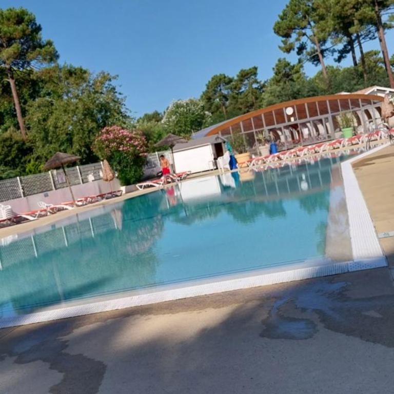 Un toit sur le bassin les Embruns - Mobile Home - 24