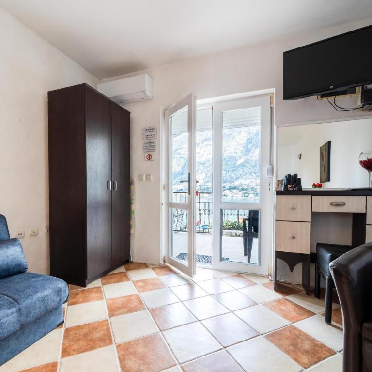 Apartments Vuković - Studio with Terrace and Sea View - 13
