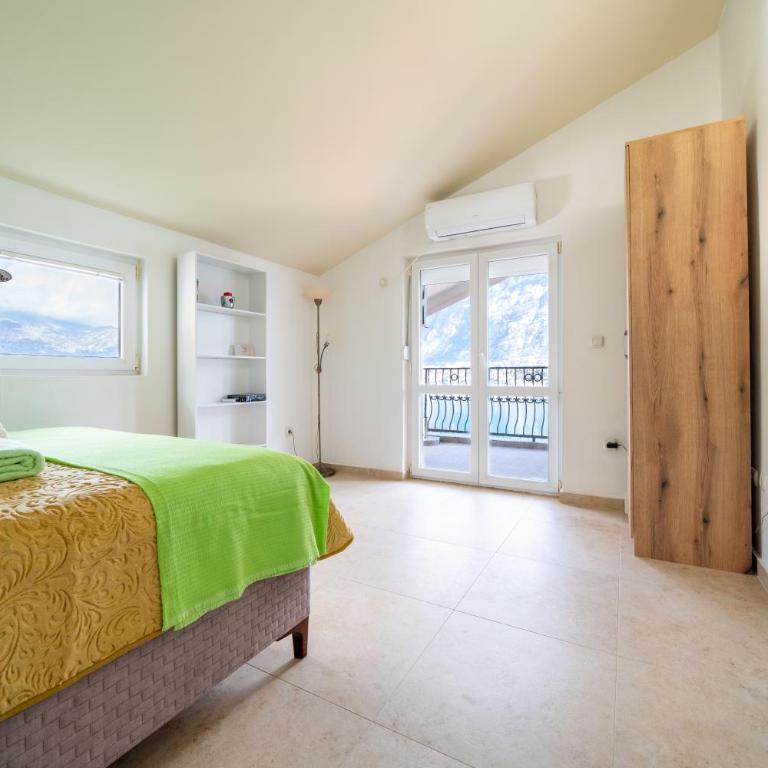 Apartments Vuković - Deluxe Double or Twin Room with Balcony - 13