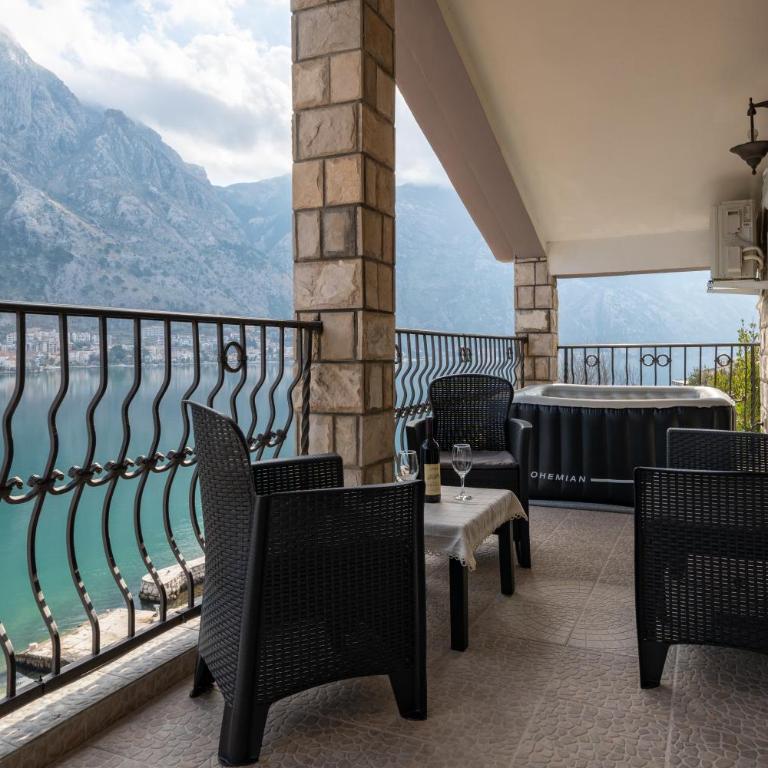 Apartments Vuković - Deluxe Double or Twin Room with Balcony - 1