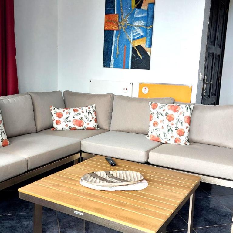 Apartment mit privatem Balkon sowie Meer- und Gebirgsblick im modernen Stil - Apartamento - 3