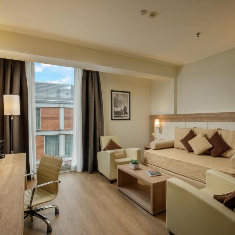 DoubleTree By Hilton Milan - Suite King con Area Salotto - 5