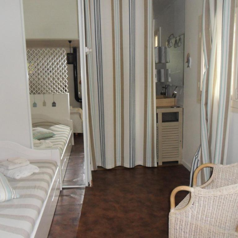 Chambres d'Hôtes de la Grone - Chambre Triple - Vue sur la Piscine - 6