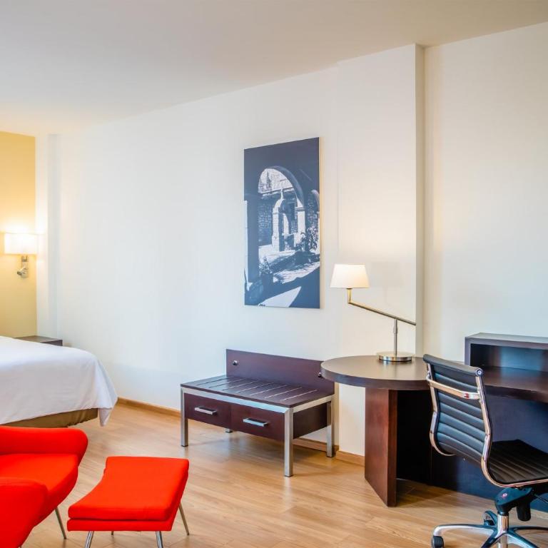 Fiesta Inn Express Perinorte - Habitación con cama extragrande. - 2
