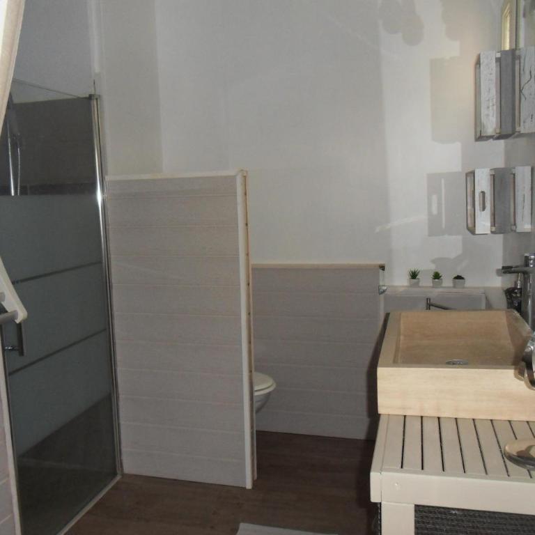 Chambres d'Hôtes de la Grone - Chambre Triple - Vue sur la Piscine - 8