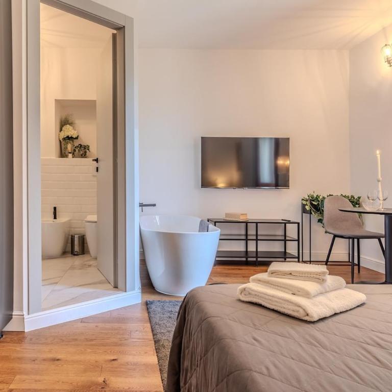 Blue Como Romantic Suite Lake View, Tub & Parking - Appartamento con 1 Camera da Letto - 12