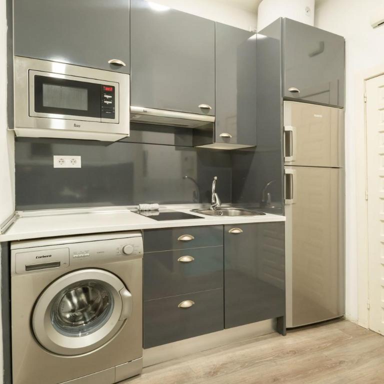 Apartamentos Day Madrid PLAZA DE ESPAÑA I - Appartement avec Balcon - 5