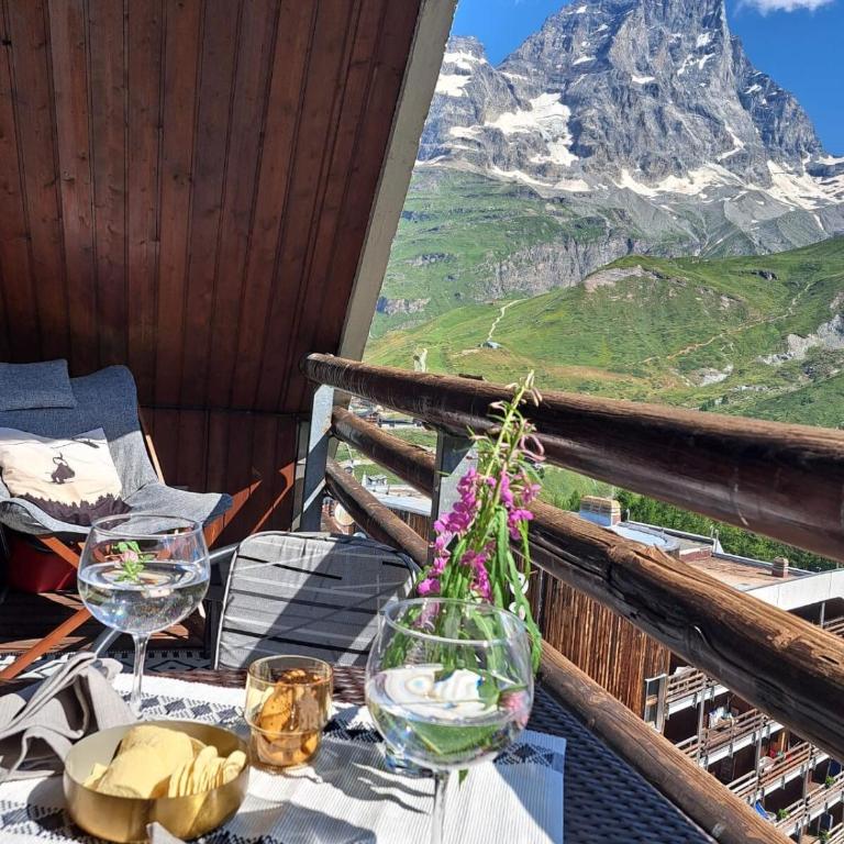 Cosy Ski-in Ski-out Suite with Matterhorn Views - One-Bedroom Apartment with Balcony and Mountain View - 13