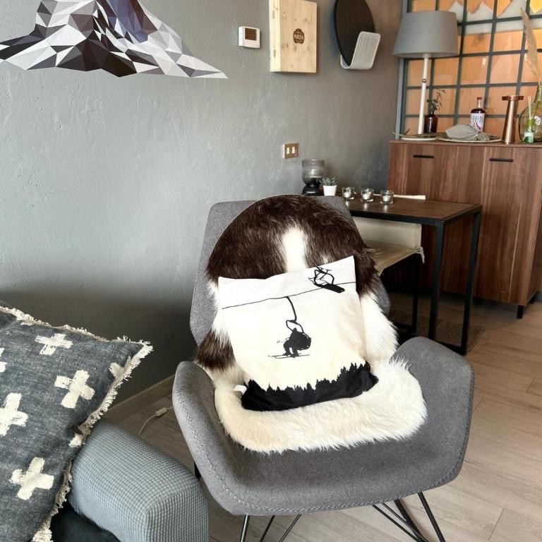 Cosy Ski-in Ski-out Suite with Matterhorn Views - One-Bedroom Apartment with Balcony and Mountain View - 5