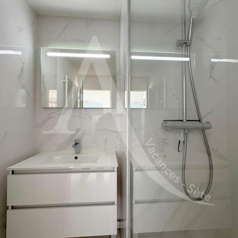 T2 COIN CHAMBRE, TERRASSE 1ERE LIGNE MER, PISCINE - Apartment mit Meerblick - 4