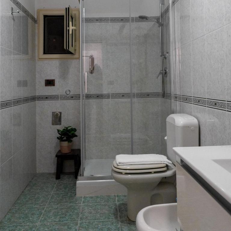 La Rosa Di Firenze B&B - Camera Tripla con Bagno Privato - 2