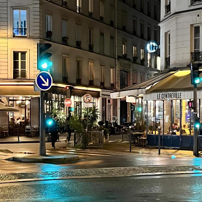 Bastille Apt design with AC terrace 5 people by Weekome - Appartement 3 Chambres - 18