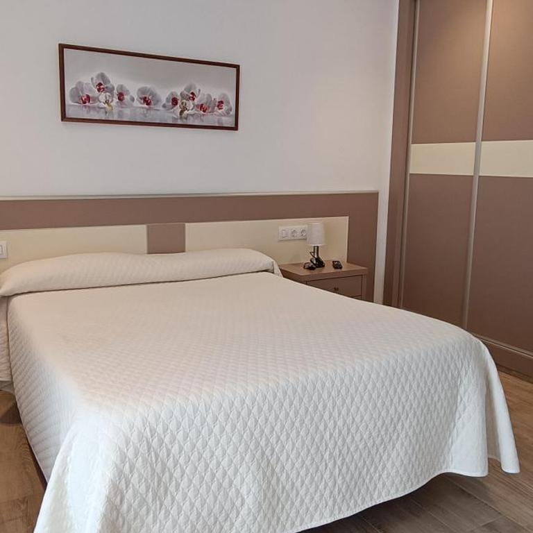 Hostal Internacional - Habitación Doble con baño privado - 1 o 2 camas - 10
