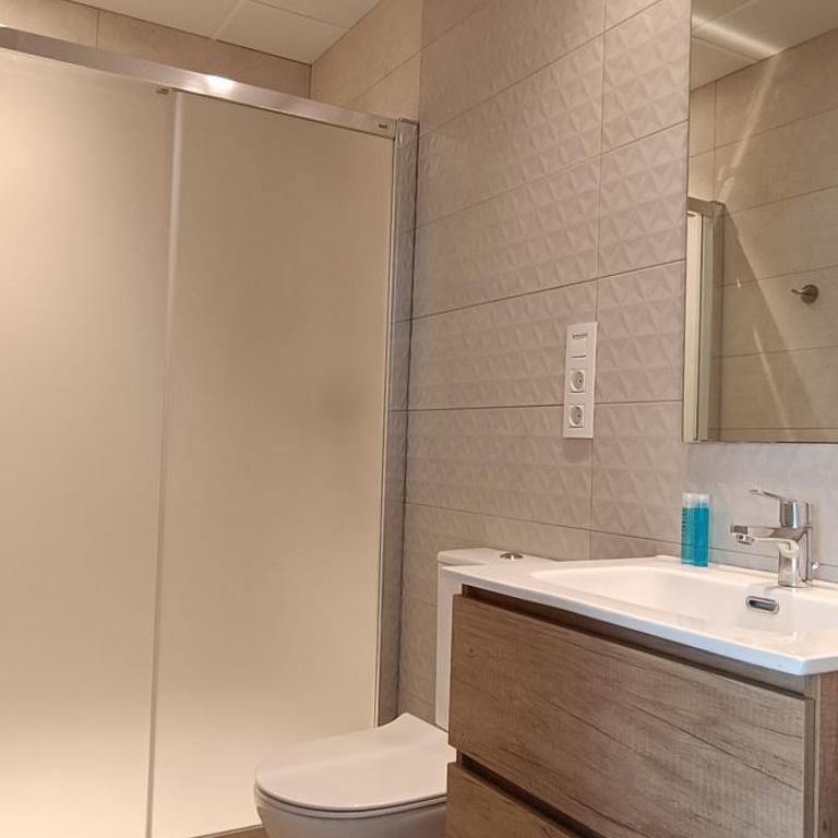Hostal Internacional - Habitación Doble con baño privado - 1 o 2 camas - 12