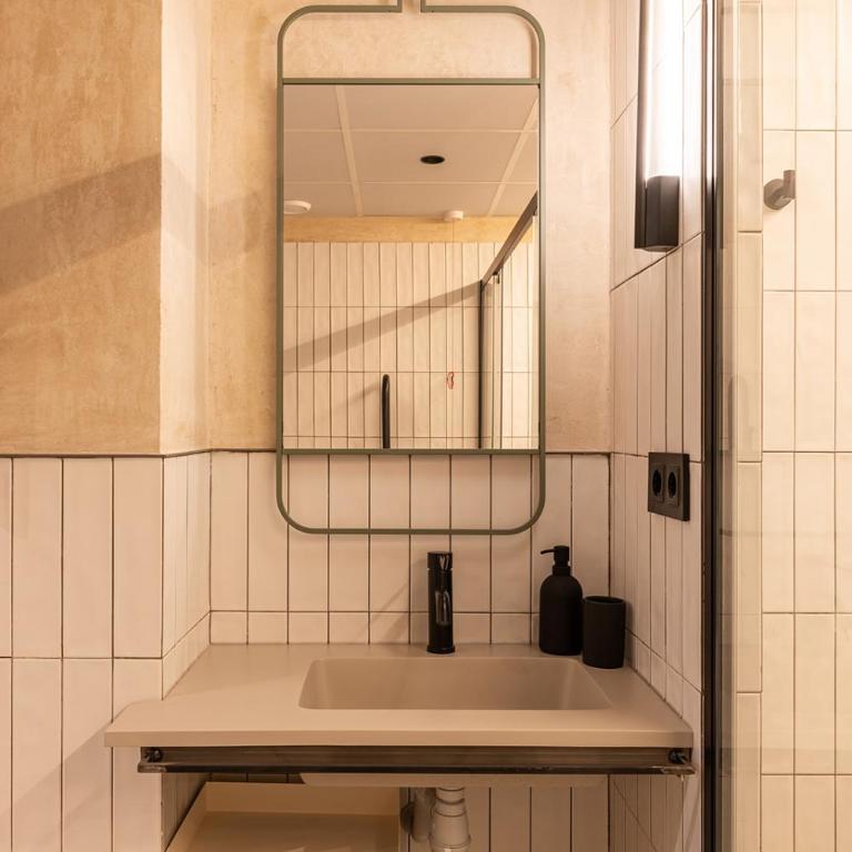 Dobo Madrid MA24 - Studio - Disability Access - 9
