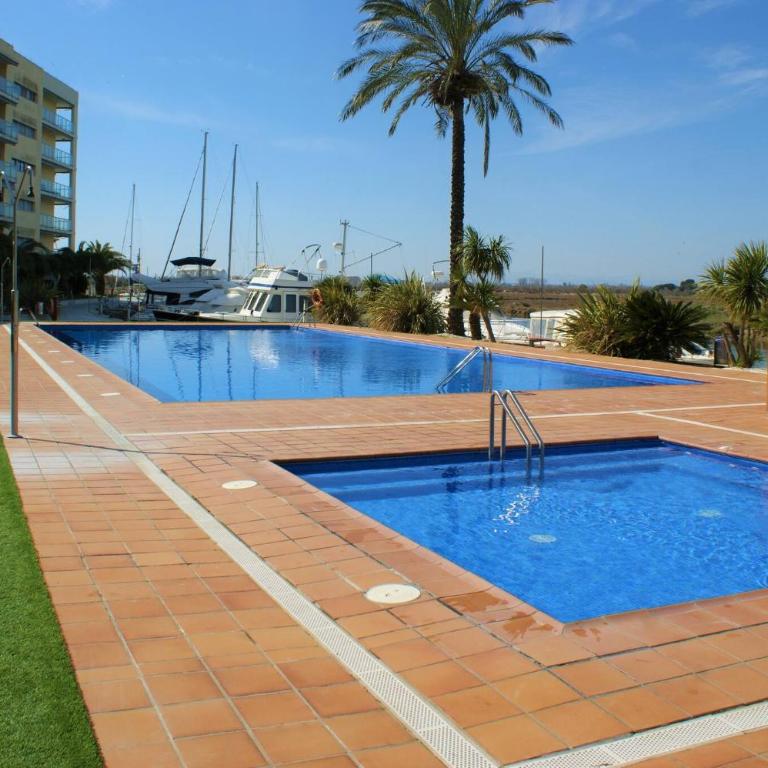 Precioso piso con vista al canal y piscina en roses AV-69 - Apartamento de 2 dormitorios - 20