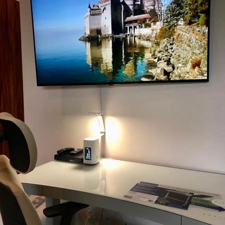 Mistiq Largest PH Studio with GYM, Beach Club Shuttle & Fast Wifi - One-Bedroom Apartment - 3