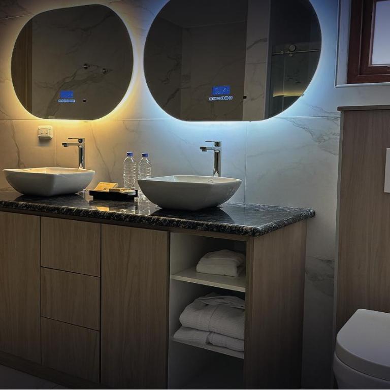 Hotel Boutique Mitad Del Mundo - Suite Superior con cama extragrande - 3