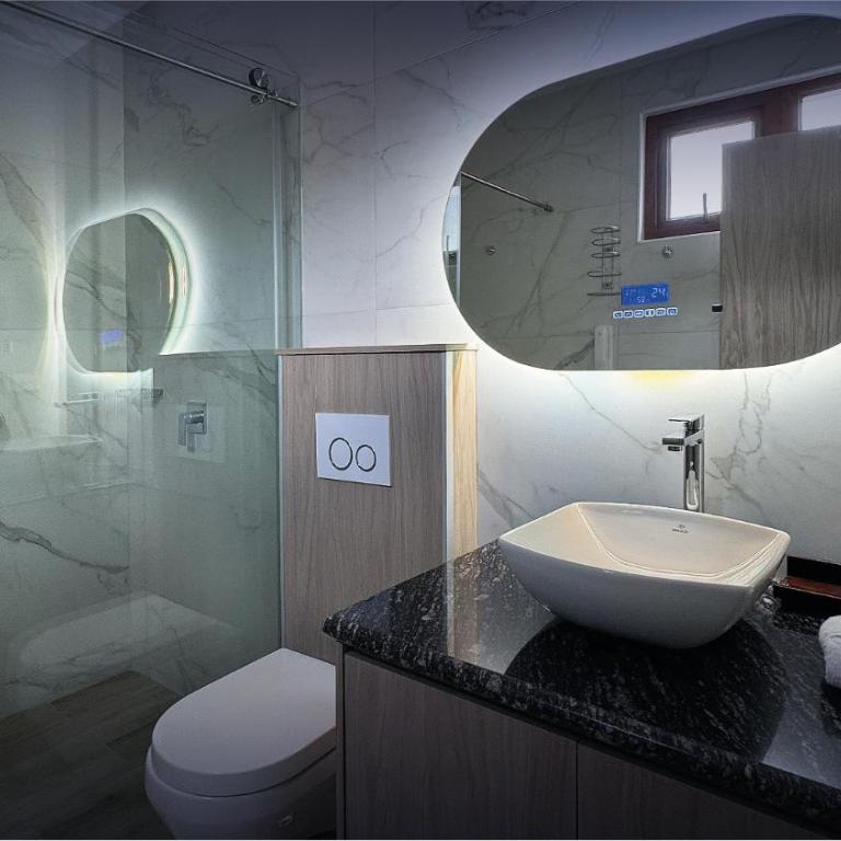 Hotel Boutique Mitad Del Mundo - Suite Doble Deluxe - Cama grande - 2