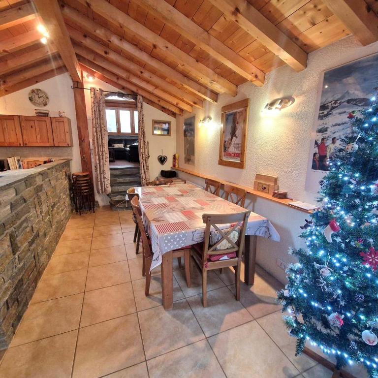 Chalet rénové et original, 8 pers., Valfréjus - FR-1-265-367 - Chalet - 8