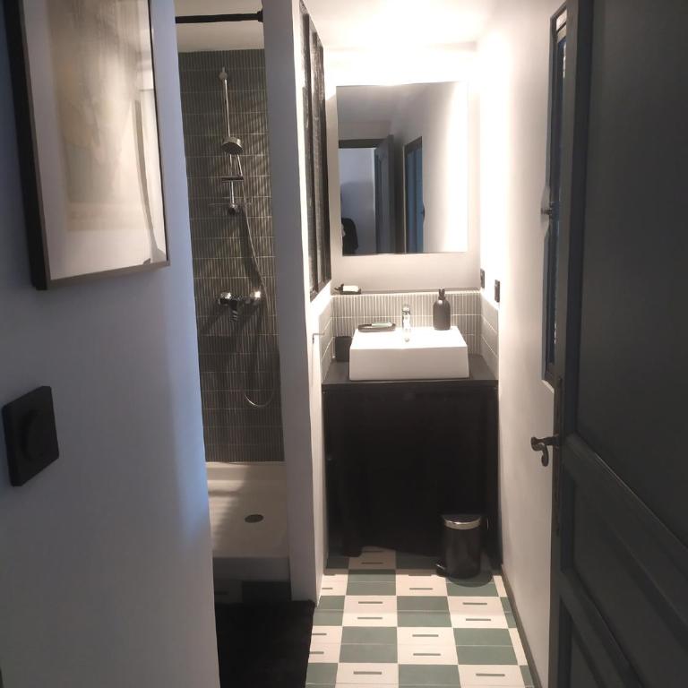 La Casamia Uzès, maison avec cour privative, à 2 pas de la Place aux Herbes - Maison 1 Chambre - 25
