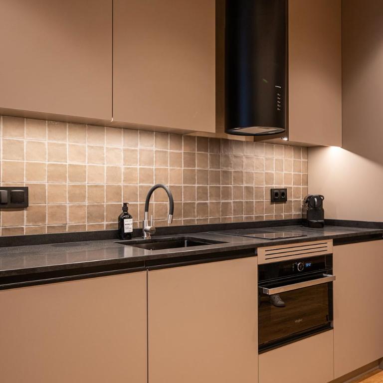 Dobo Madrid MA24 - Studio - 18