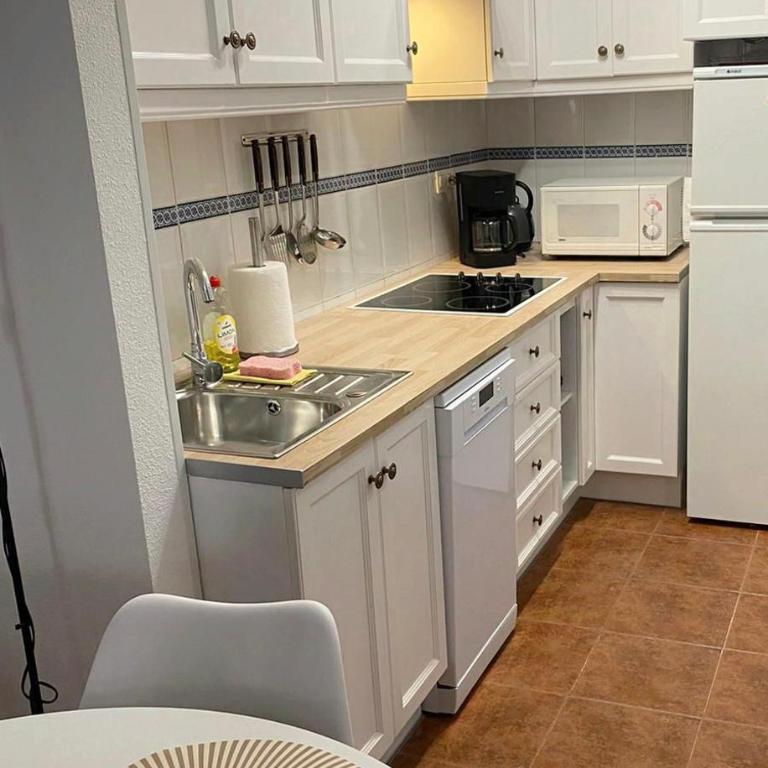 Urbano Sol y Mar - Three-Bedroom Apartment Suite - 11
