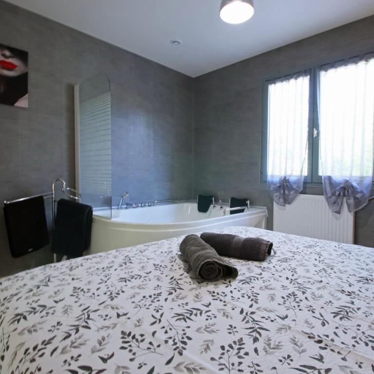 Magnifique villa avec piscine - Villa mit 3 Schlafzimmern - 2