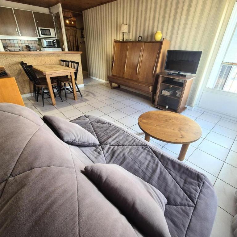 Résidence Montcalm B - Belle vue dégagée pour ce logement ! MAE-6664 - Appartement - 5