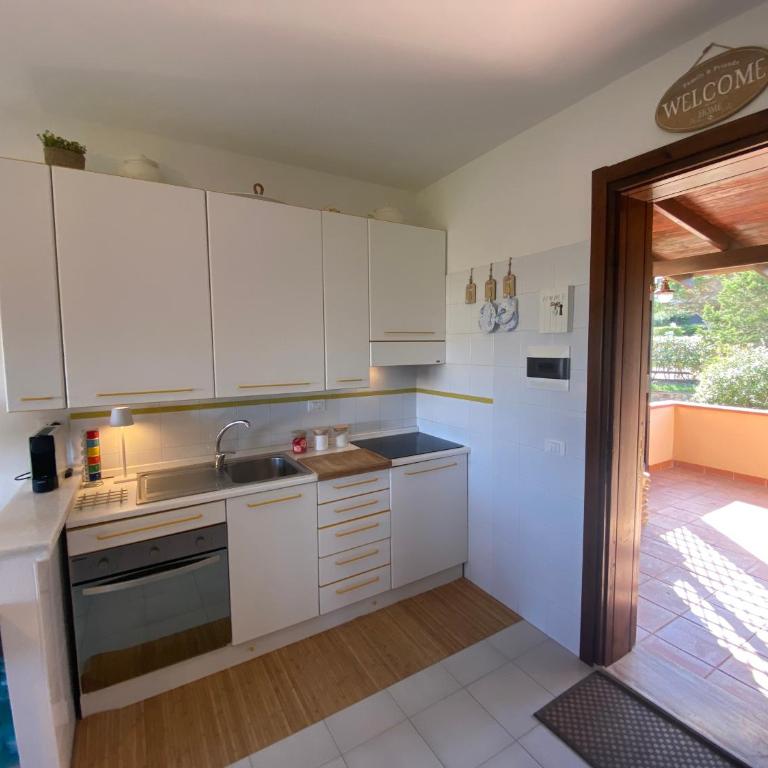 Casa con giardino, Wi-Fi e aria condizionata vicino alla Pelosa - Appartamento con 2 Camere da Letto e Vista Mare - 6
