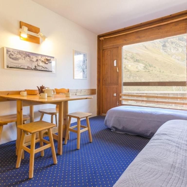 Studio lumineux · Ski aux pieds · Balcon sud · 4 couchages - Studio - 3