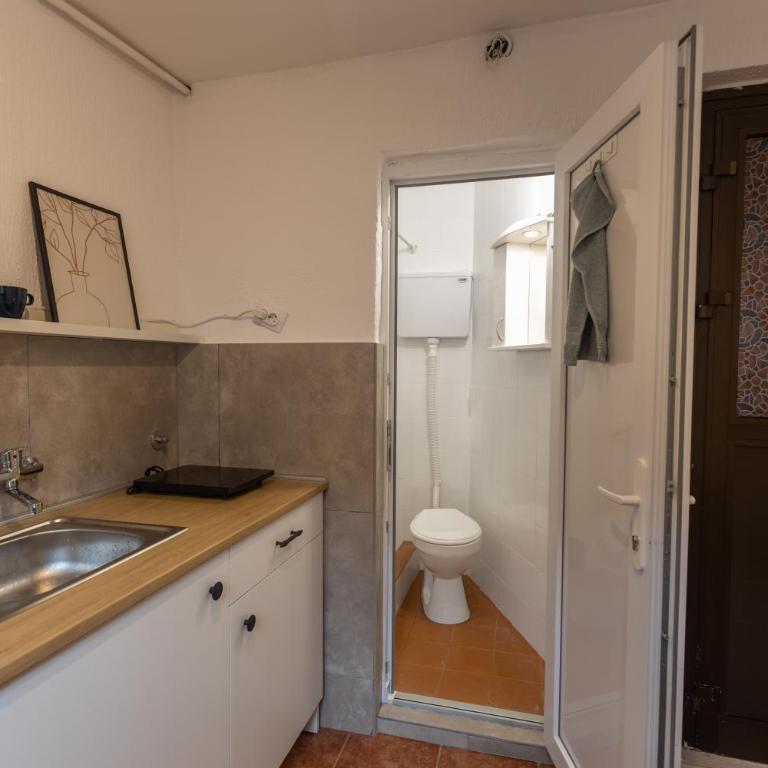 Tiny apartment - One-Bedroom Apartment - 10