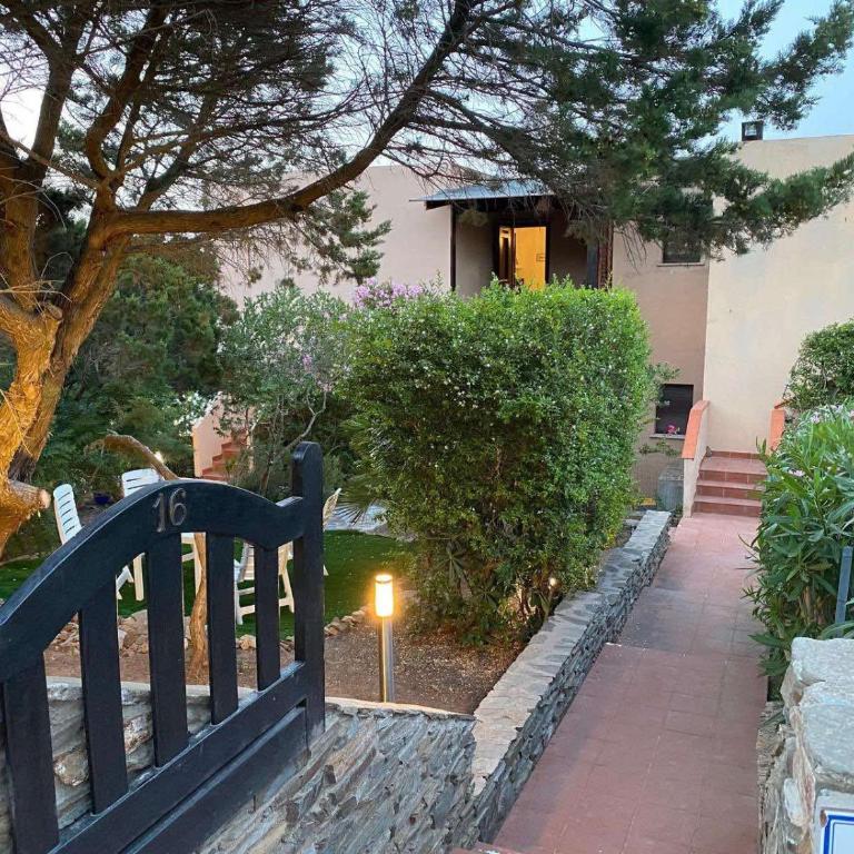 Casa con giardino, Wi-Fi e aria condizionata vicino alla Pelosa - Appartamento con 2 Camere da Letto e Vista Mare - 4