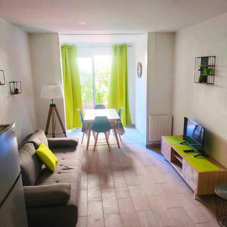 STE83 Le Lagon Bleu - Fidji 12 - Rez de jardin privatif - Tennis - Piscine pour 4 personnes - Appartement 1 Chambre - 5