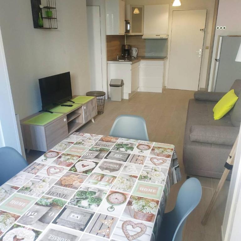STE83 Le Lagon Bleu - Fidji 12 - Rez de jardin privatif - Tennis - Piscine pour 4 personnes - Appartement 1 Chambre - 6