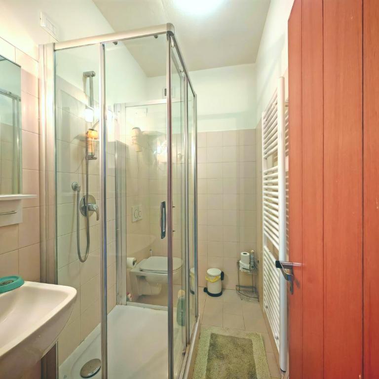 Goldmine Guest House 2 - Camera Matrimoniale con Bagno Privato Esterno - 13